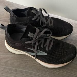 Brooks Women’s Levitate Running Shoes size 7.5